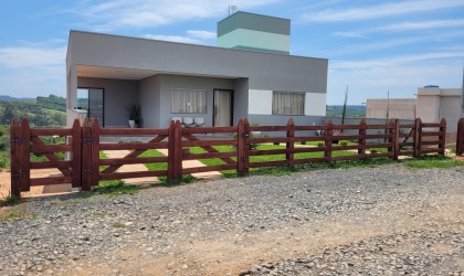Localizada próximo ao Pesque Pague Silveira. FORMIGA, 3 Bedrooms Bedrooms, ,1 BathroomBathrooms,Casa,Venda,1130