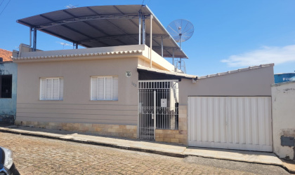 Rua Dr Donato de Andrade, 160 - Centenário. Formiga, 3 Bedrooms Bedrooms, ,3 BathroomsBathrooms,Casa,Aluguel,1324