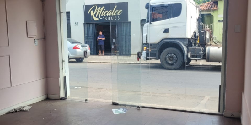 Rua General Carneiro, 66 - Centro. Formiga, 3 Rooms Rooms,1 BathroomBathrooms,Loja,Aluguel,1398